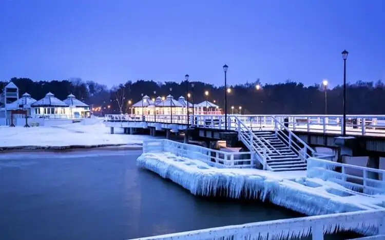 Gdzie zima nad morze? Odkryj magiczne miejsca na wypoczynek