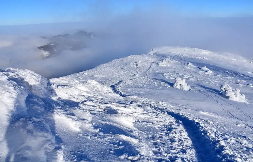Babia Góra: 1725 m n.p.m. szlaki, zimą, widoki. Czy jesteś gotów?