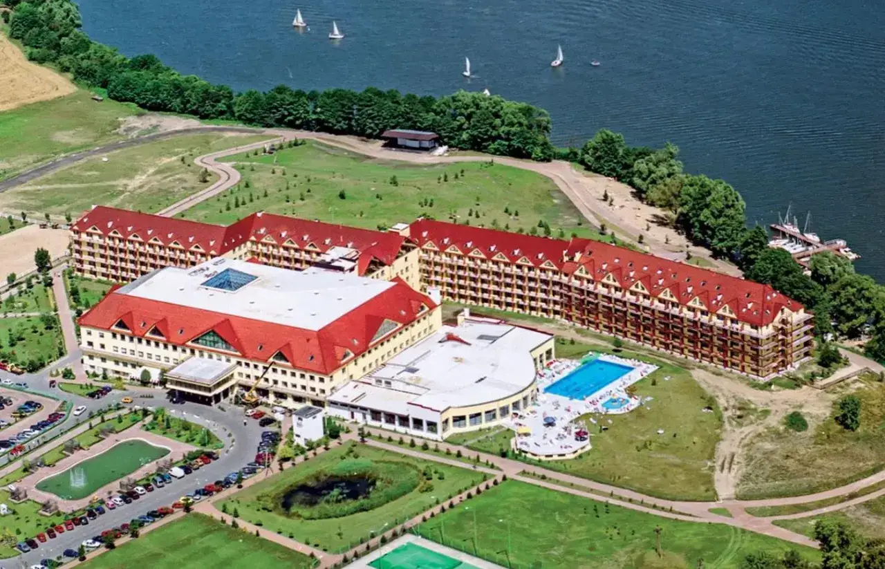 Hotel Gołębiewski w Mikołajkach - historia powstania i rozwój atrakcji