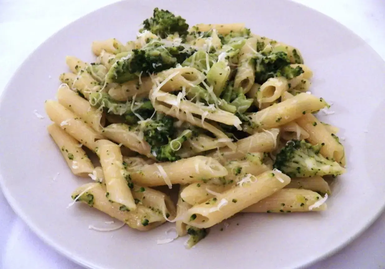 Penne z brokułami – prosta receptura na pyszne i zdrowe danie