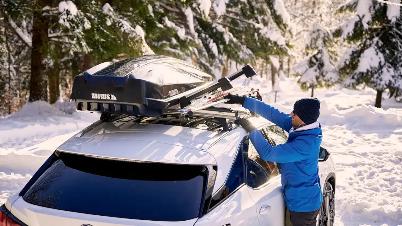 Najlepsze uchwyty na narty na dach - bezpieczny transport sprzętu