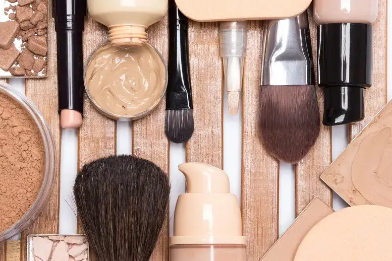 Jaki kolor podkładu do cery naczynkowej, aby zneutralizować zaczerwienienia?