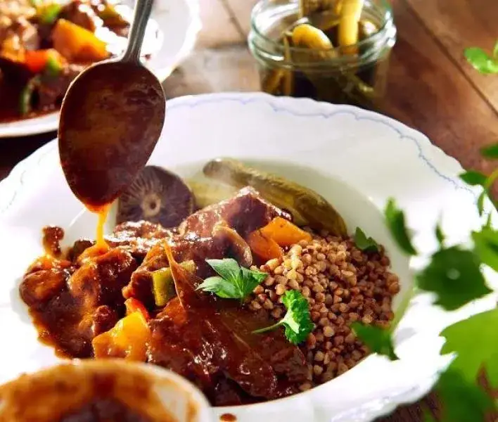 Jak zrobić gulasz z wołowiny, który zachwyci całą rodzinę