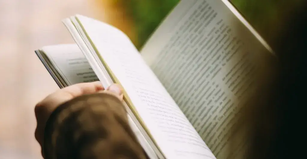 Fascynujące książki o politykach: 10 pozycji, które musisz przeczytać