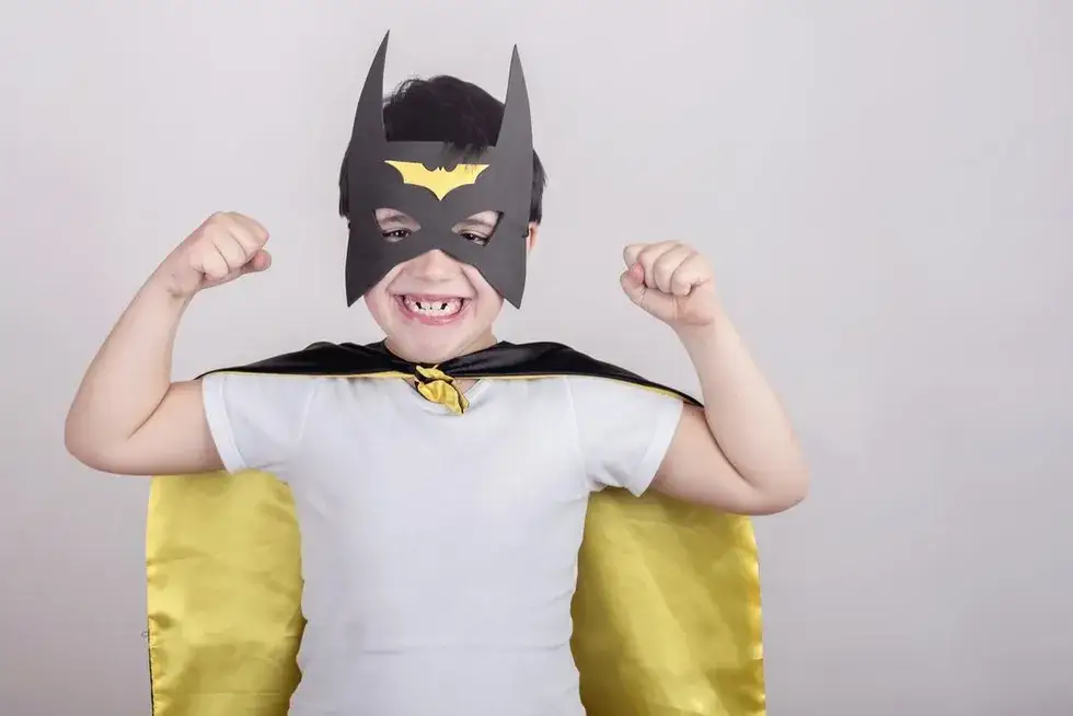 Jak zrobić strój Batmana dla dziecka - proste kroki i materiały