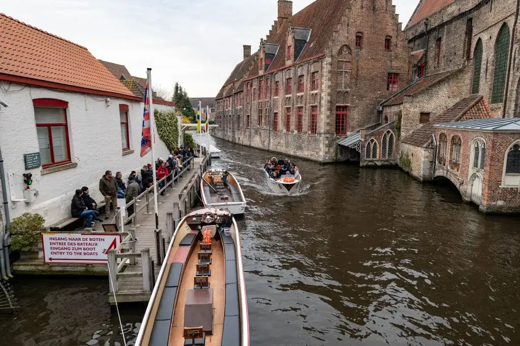 Brugia atrakcje: Odkryj najpiękniejsze miejsca, które musisz zobaczyć