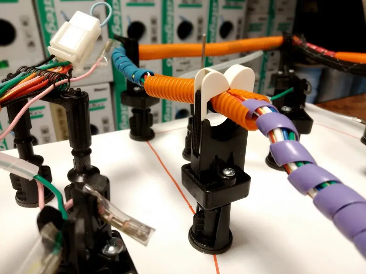 Składanie i montaż wiązek elektrycznych: uniknij najczęstszych błędów