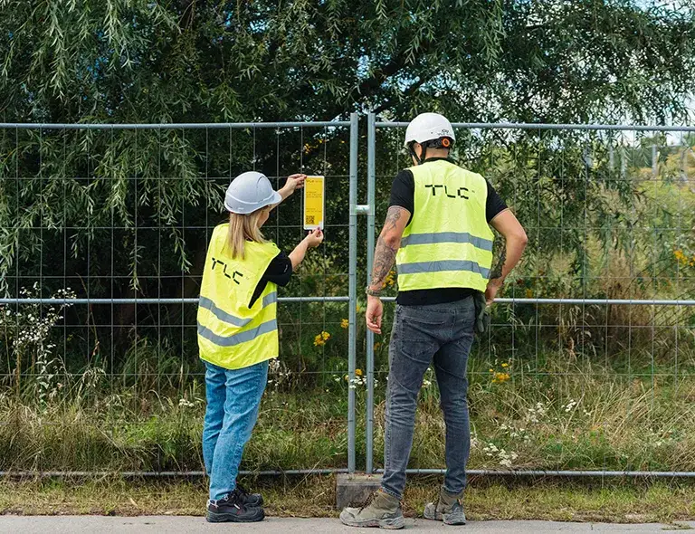 Czy trzeba zgłaszać ogrodzenie działki? Ważne przepisy i wyjątki