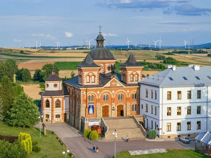 Sanktuarium Michała Archanioła w Miejscu Piastowym - historia i znaczenie