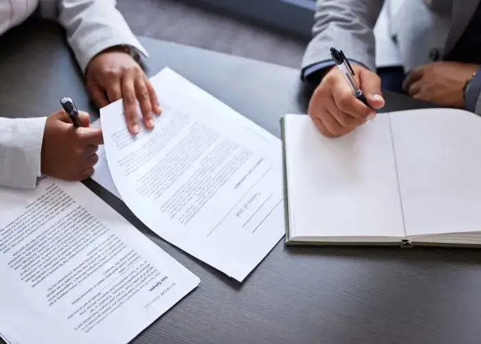 Co oznacza odstąpienie od dochodzenia należności i jego skutki?