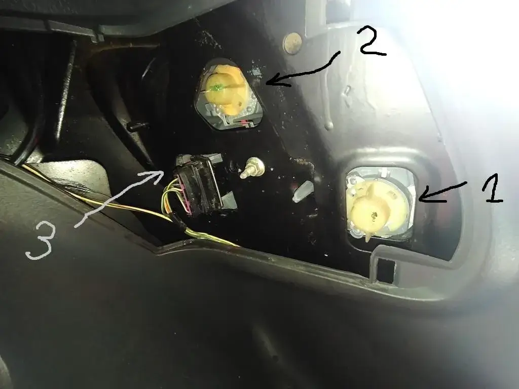 Jak włączyć światła w Toyota Yaris - proste kroki i ważne wskazówki