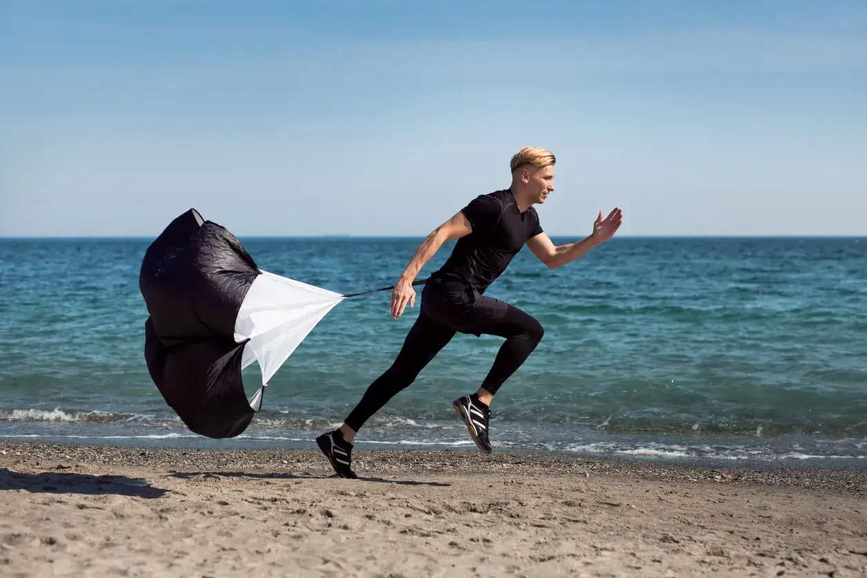 Bieganie z obciążeniem: Korzyści, ryzyko i jak zacząć bezpiecznie?