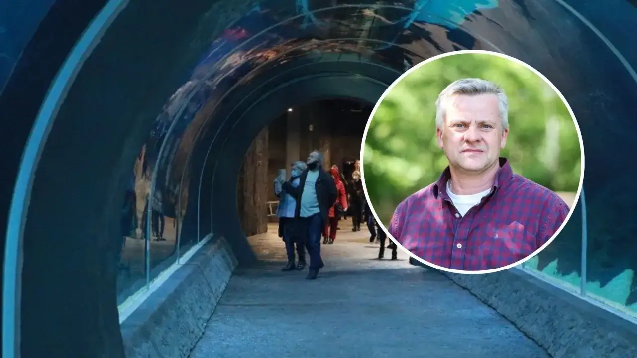 Podwodny tunel w akwarium z ludźmi i portret mężczyzny.