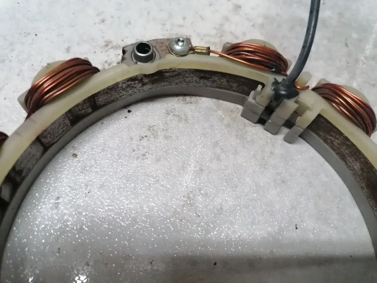 Silnik z kosiarki i alternator? Zrób własny generator 12V/230V!