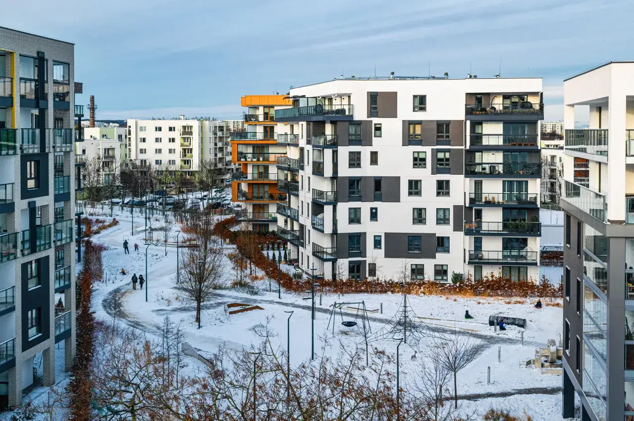 Jak wyciszyć mieszkanie? Poradnik krok po kroku + koszty 2026