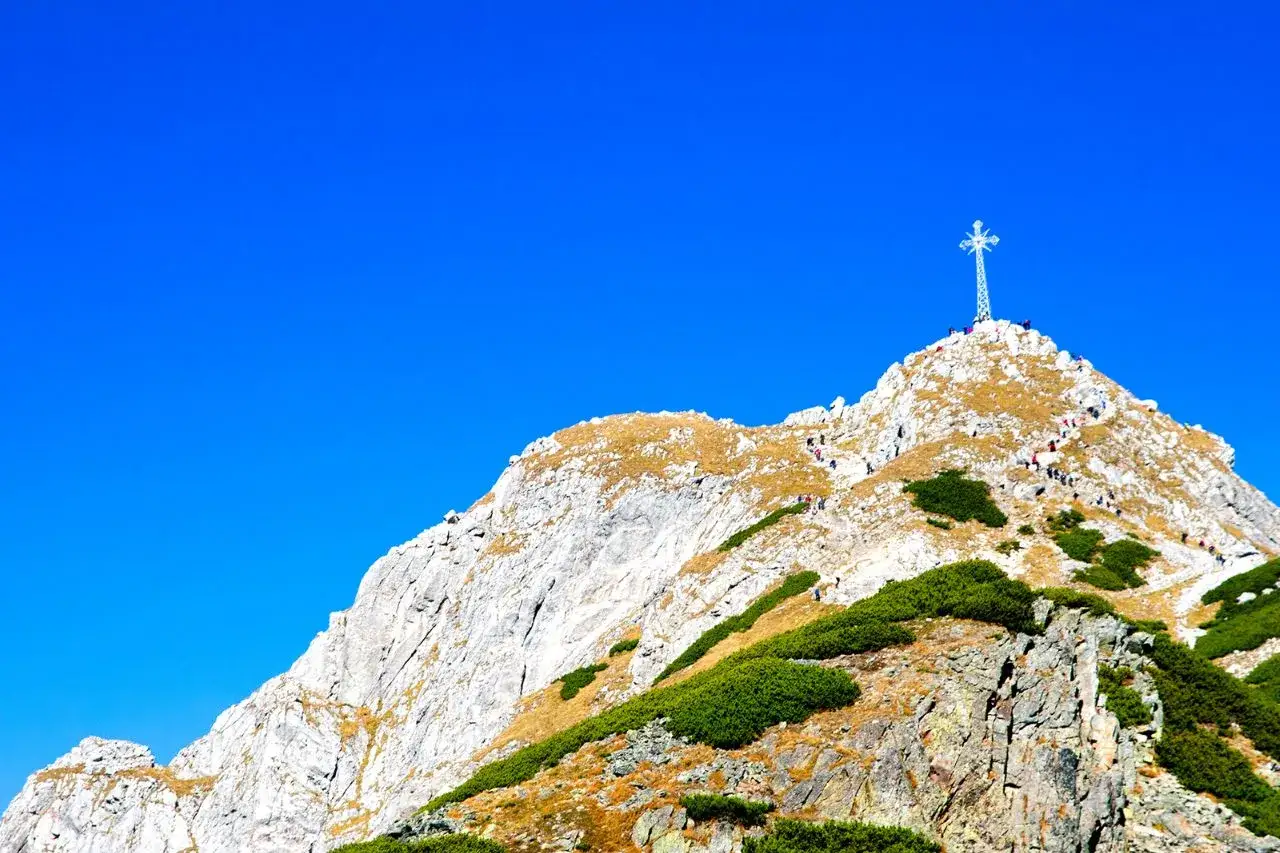 Jak się przygotować do wyprawy na Giewont i cieszyć się pięknem Tatr