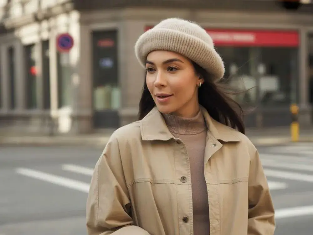 Jakie kolory czapek pasują do beżowej kurtki? 5 modnych propozycji