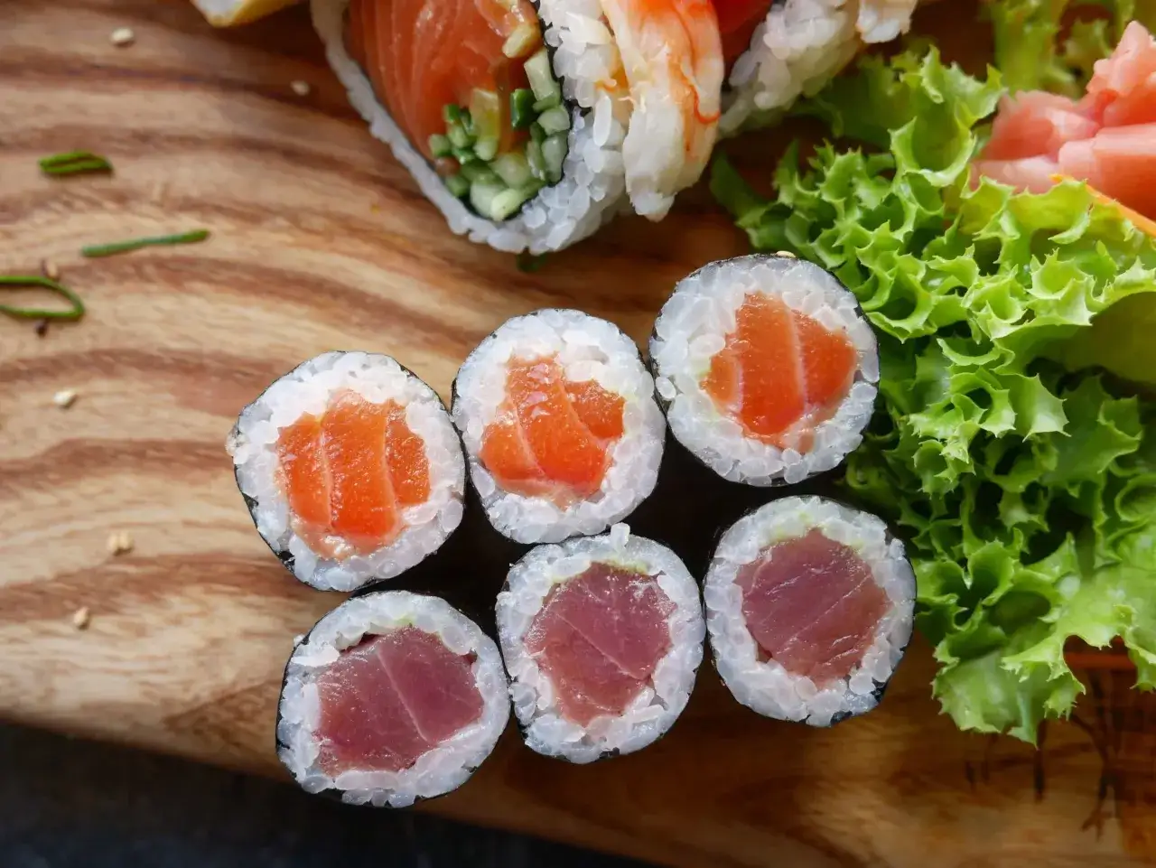 Ile sushi na 2 osoby? Sprawdź, ile zamówić, by nie żałować
