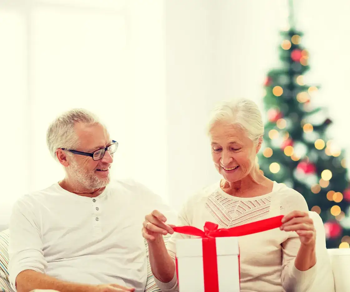 Jaki prezent dla starszej osoby? Sprawdź, co naprawdę ucieszy seniora