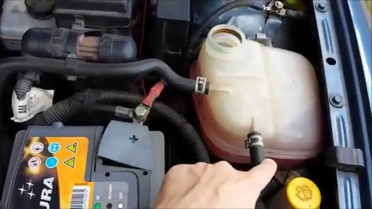 Ile wchodzi płynu do chłodnicy Astra H? Sprawdź przed wymianą