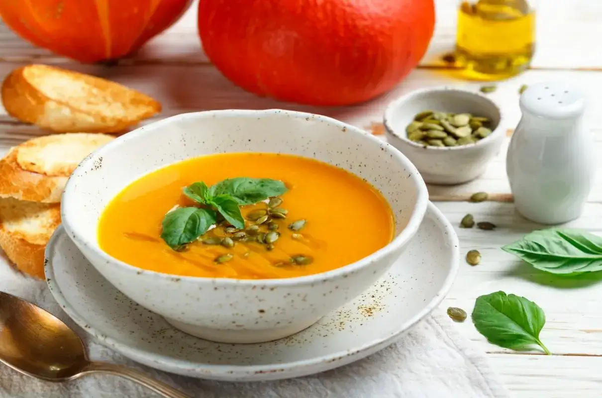 Czym doprawić zupę krem z dyni? Odkryj sekrety smaku!