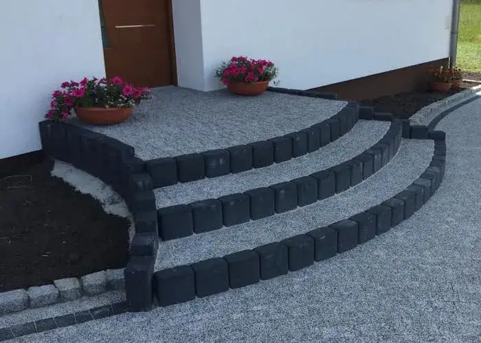 Jak ułożyć kostkę brukową na schodach betonowych, by uniknąć błędów?