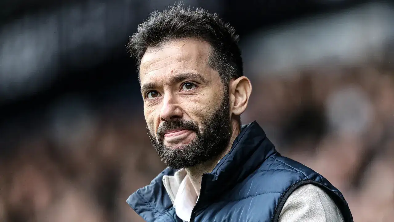 Carlos Corberán: El entrenador del Valencia CF y su impactante carrera