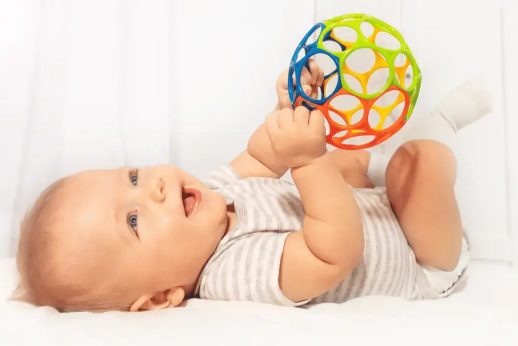 Jakie zabawki dla 7 miesięcznego dziecka wspierają rozwój i bezpieczeństwo