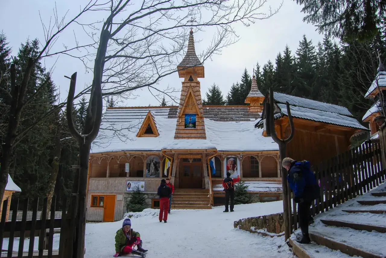 Sanktuarium Wiktorówki: Historia, pielgrzymki i tajemnice miejsca