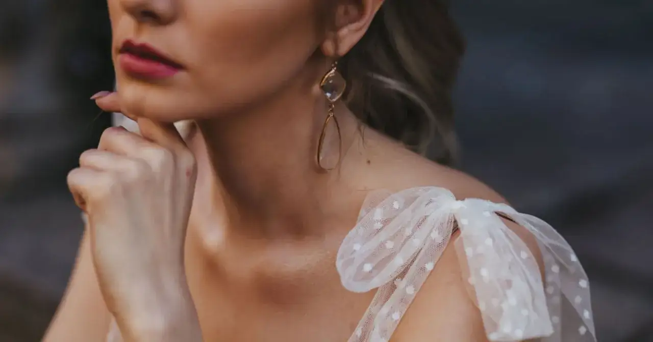 Idealna biżuteria ślubna: przewodnik po trendach i stylizacji