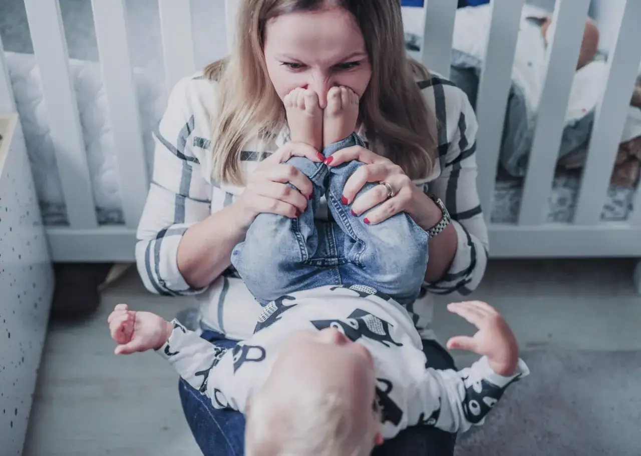 Czy dawać dziecko do żłobka? Odkryj wady i zalety tej decyzji