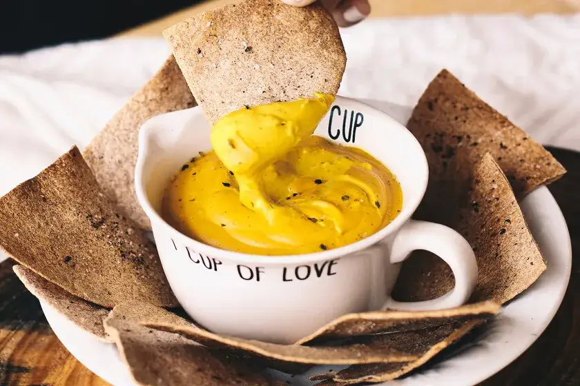 Queso para nachos perfecto: ¿Casero o comprado? ¡La guía definitiva!