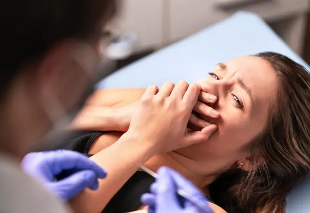 Przełam lęk przed dentystą: Bezbolesne leczenie i spokój w gabinecie