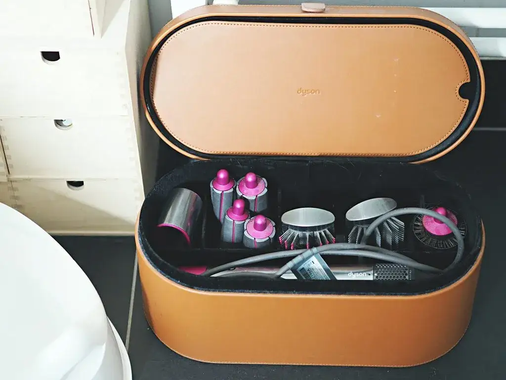 Dyson Airwrap: Czy warto? Analiza, wady, zalety i alternatywy.