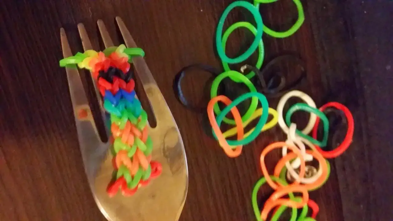 Co można zrobić z gumek do bransoletek? Kreatywne pomysły i zastosowania