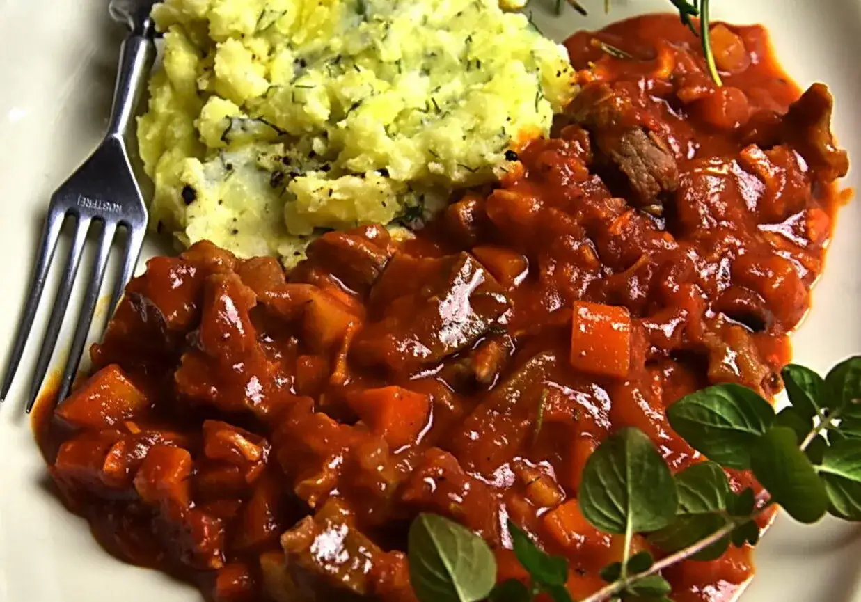 Co pasuje do jagnięciny? Odkryj najlepsze dodatki i sosy