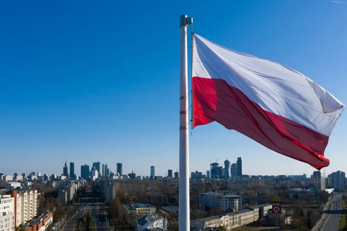 Sekrety polskiej flagi: Dlaczego jest biało-czerwona? Historia