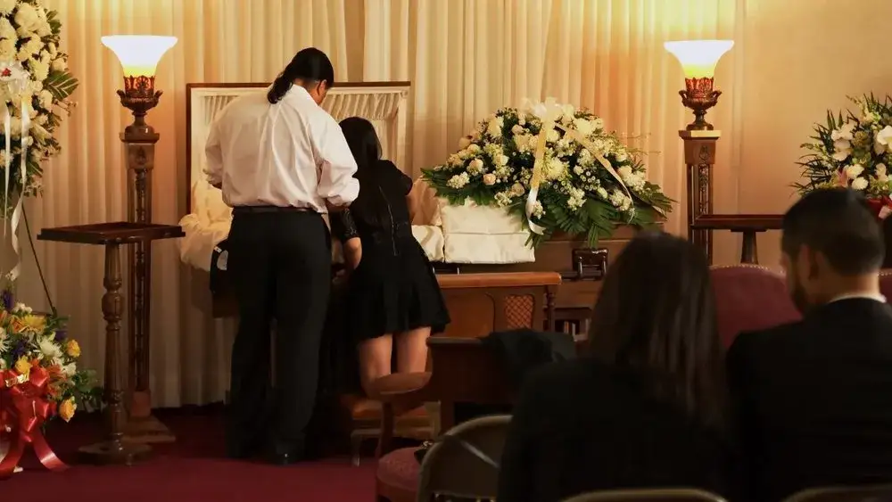 Kremacja w ubraniu - co warto wiedzieć o wyborze odzieży?