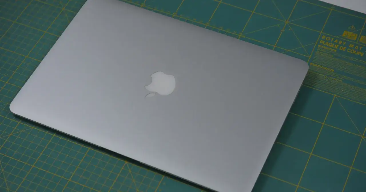 Wymiana baterii MacBook Air - uniknij problemów z akumulatorem