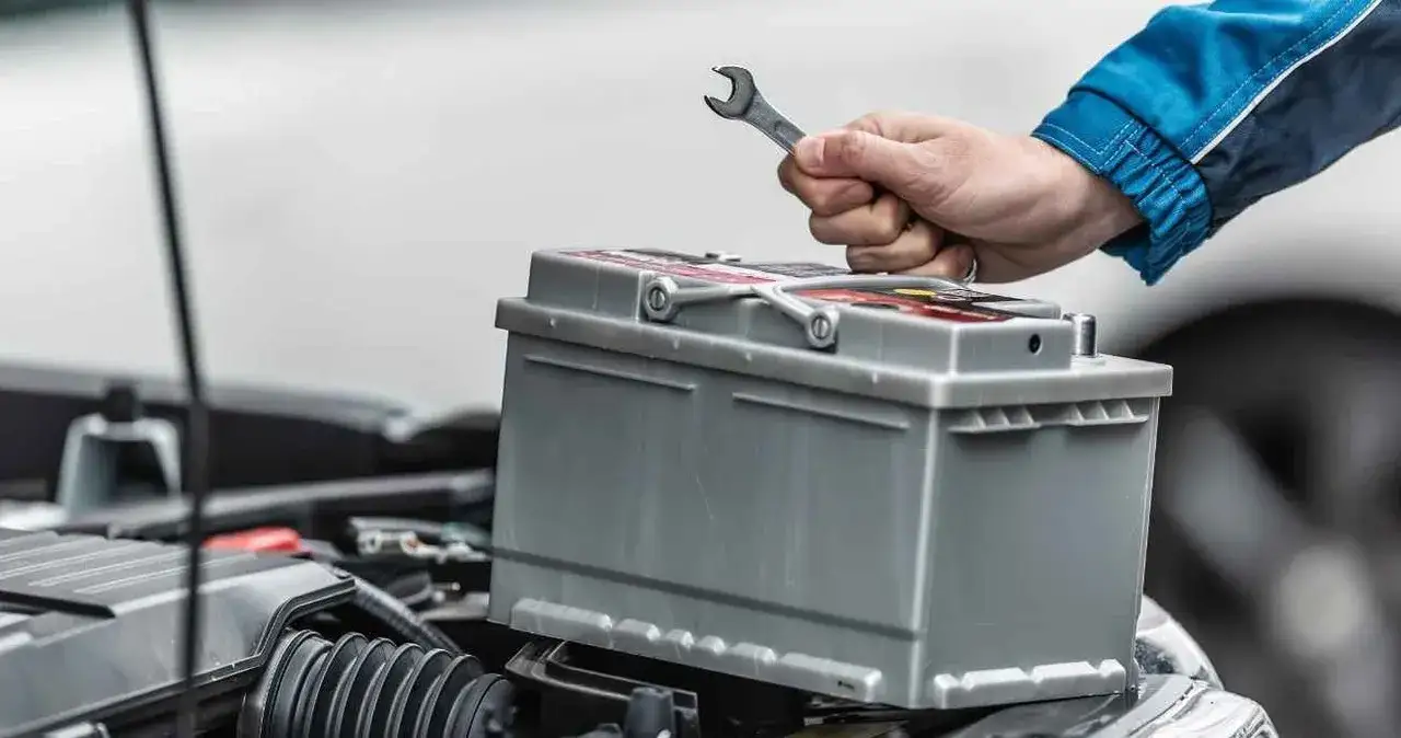 Ile wytrzyma akumulator bez alternatora? Odkryj krytyczne fakty