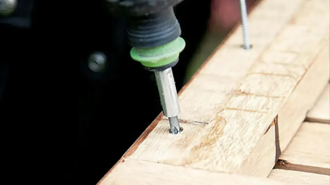 Jak zrobić prostą ławkę ogrodową? Praktyczny poradnik DIY
