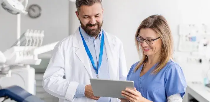 Asystentka stomatologiczna: Zawód medyczny? Pełny przewodnik prawny.