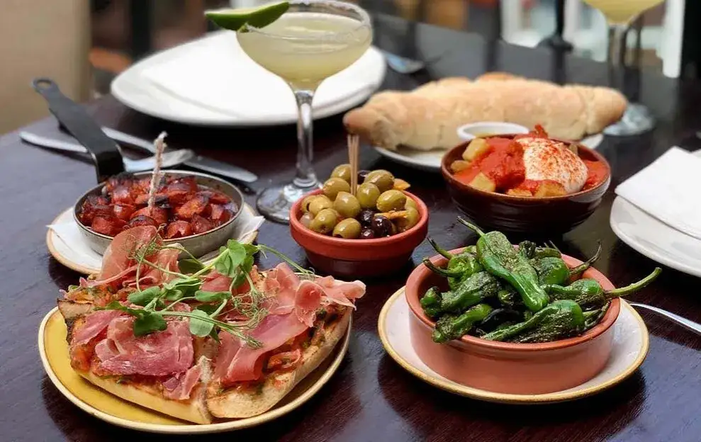 Almería: Tu Guía para las Mejores Tapas Gratis y Auténticas