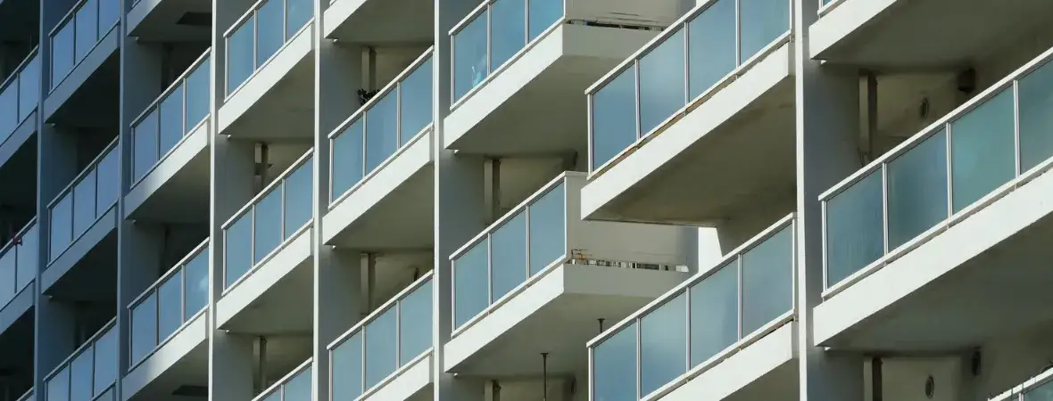 Czym pomalować balkon w bloku, aby uniknąć kosztownych błędów?