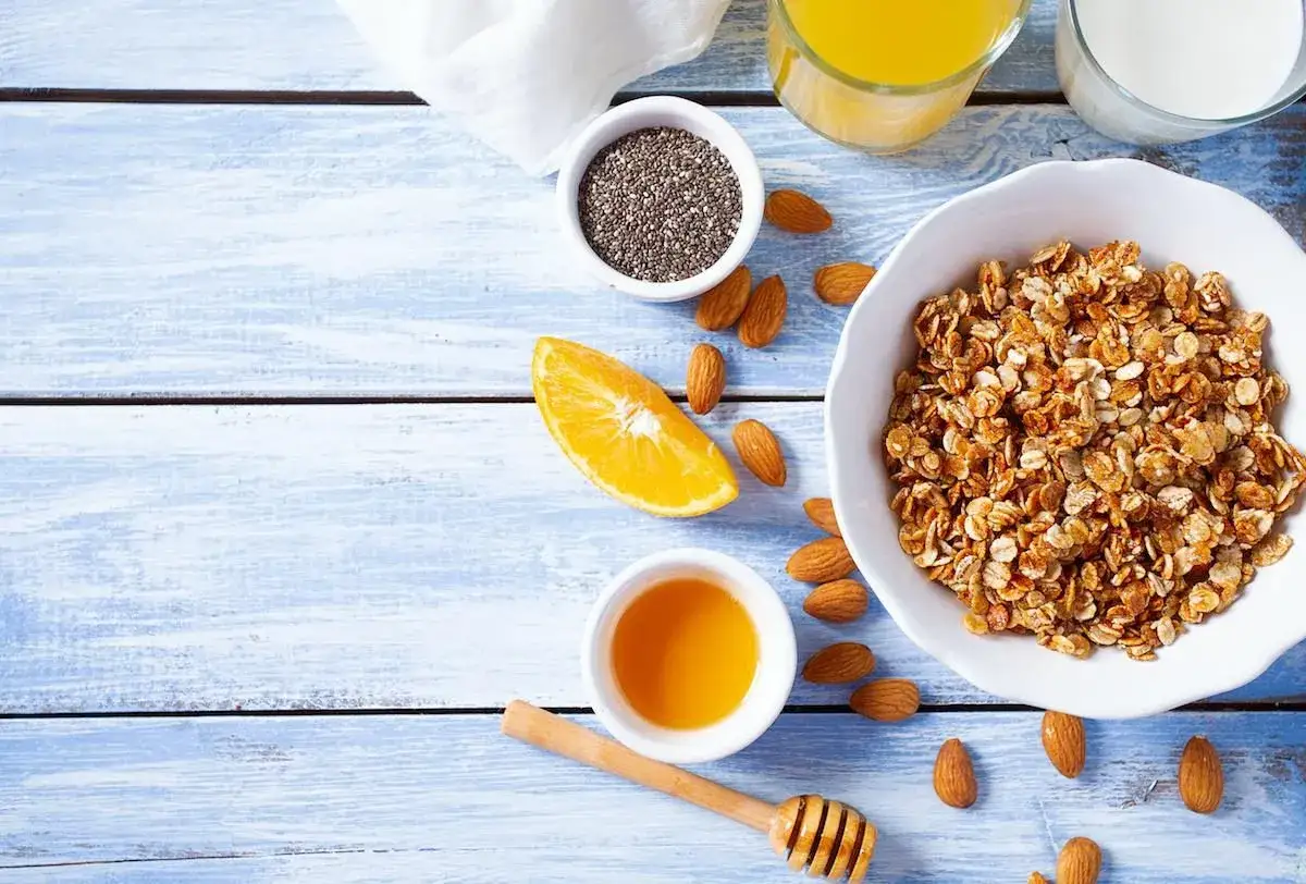 Jak zrobić granole fit: zdrowy przepis bez cukru, który pokochasz