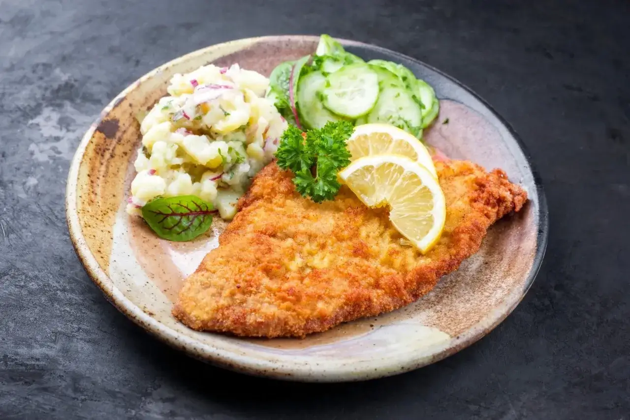 Pyszny sznycel drobiowy z jajkiem - szybki przepis na obiad