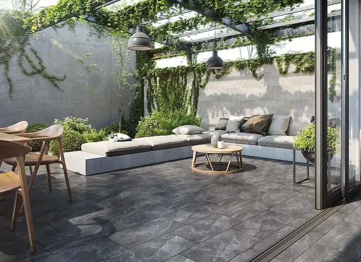 Taras: Duże czy małe płytki? Porównanie, które rozwieje wątpliwości