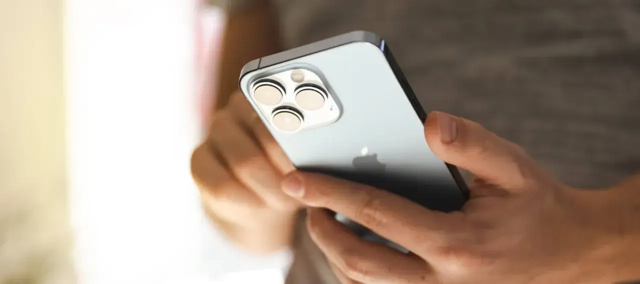 Jak włączyć iPhone'a? Rozwiąż problem, gdy nie chce się uruchomić