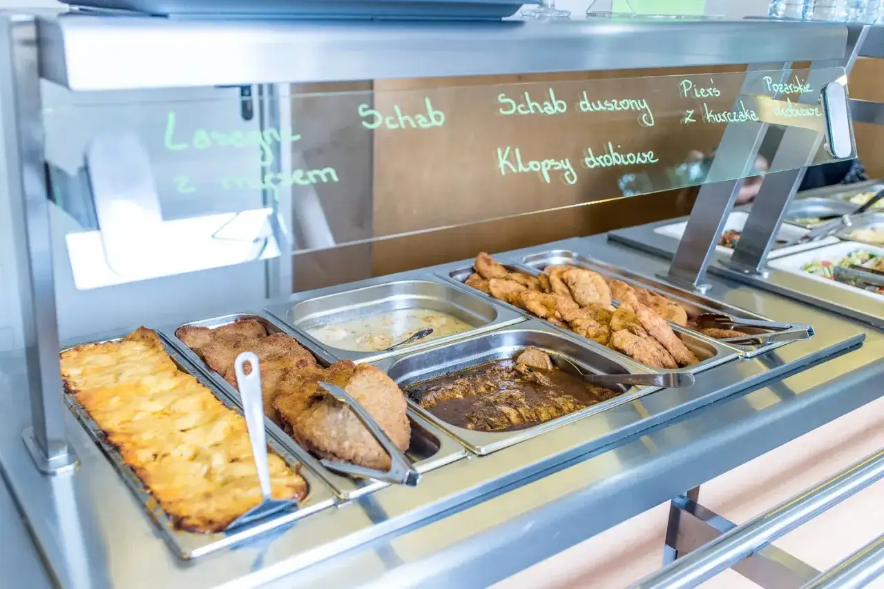 Gdzie tanio zjeść w Sopocie? Odkryj najlepsze opcje na obiad