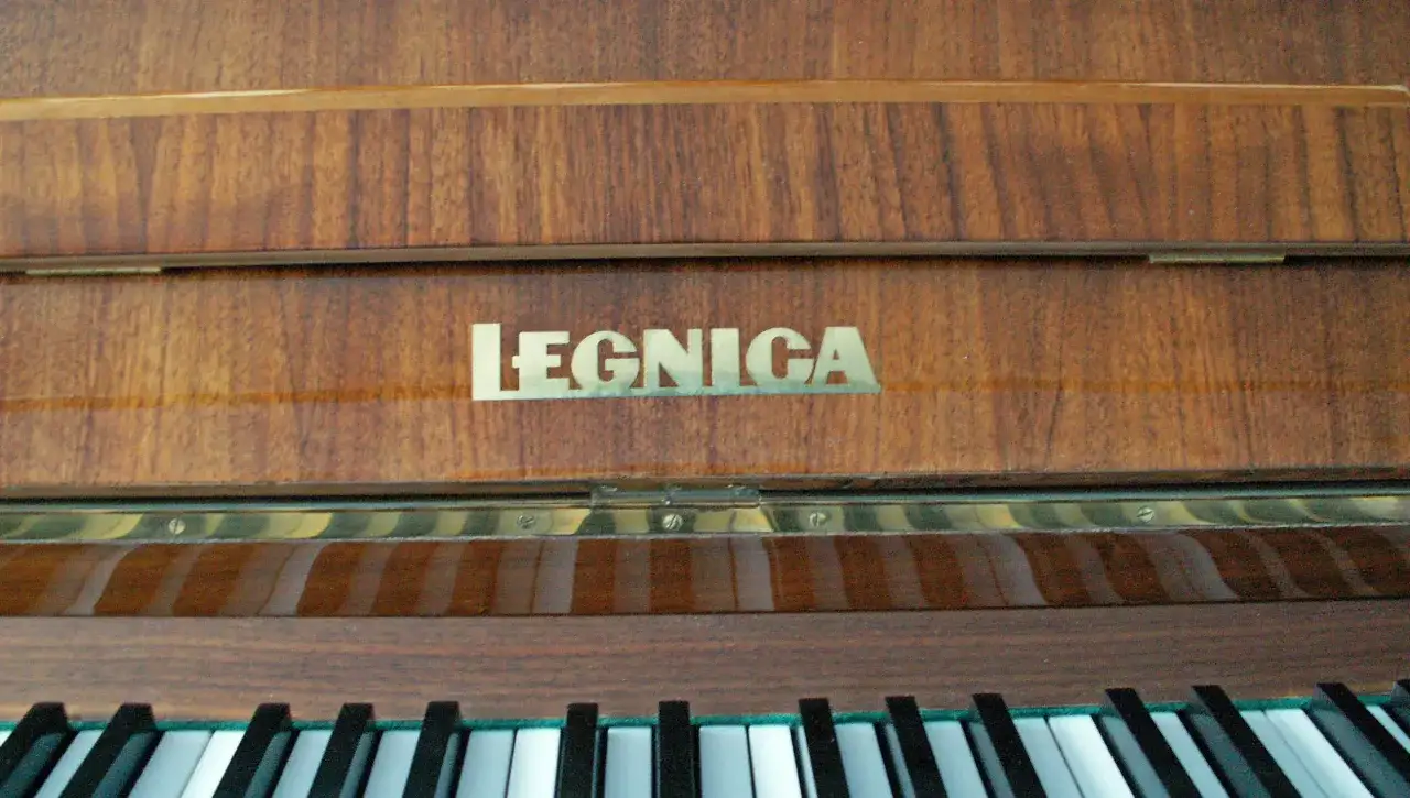 Ile waży pianino Legnica? Zaskakujące różnice w modelach!
